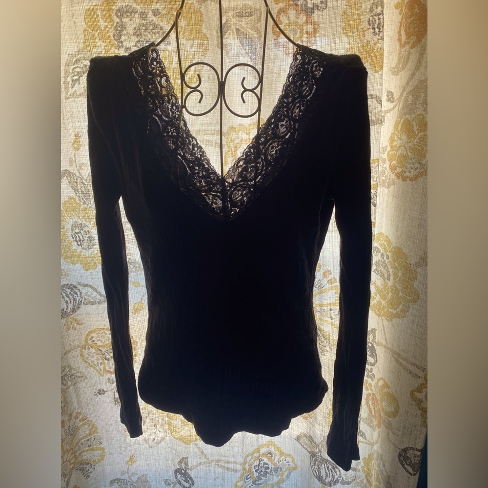 Lace collar, V—neck, light knit sweater.
